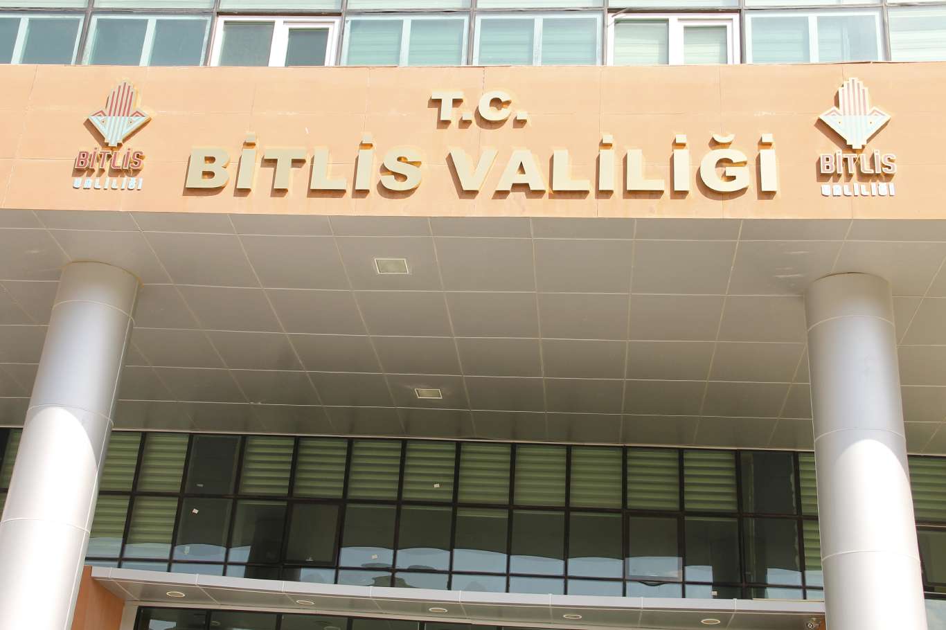 Bitlis'te 46 köy ve bağlı mezralarında ilan edilen sokağa çıkma yasağı kaldırıldı Bitlis'te 46 köy ve bağlı mezralarında ilan edilen sokağa çıkma yasağı kaldırıldı
